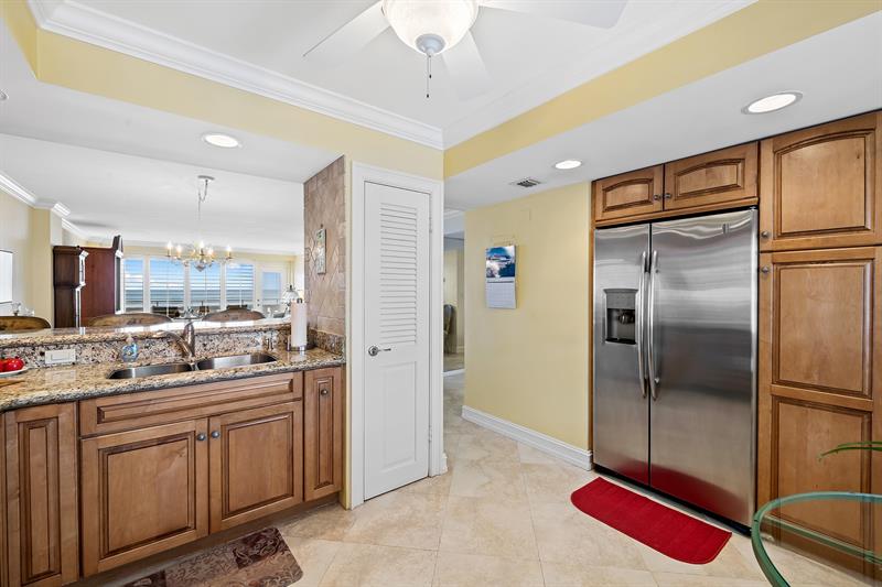 Image 15 of 32 For 2000 Ocean Dr 1006