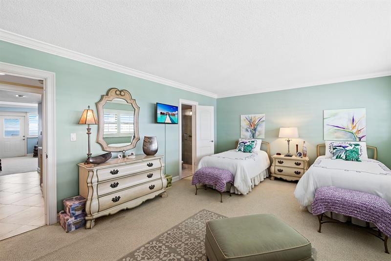 Image 20 of 32 For 2000 Ocean Dr 1006