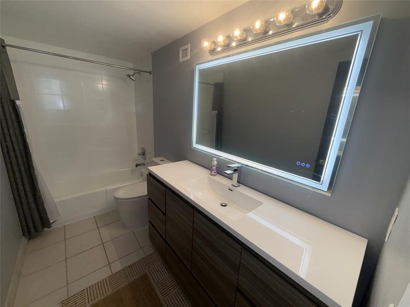 Image 5 of 33 For 427 Golden Isles Dr 14b