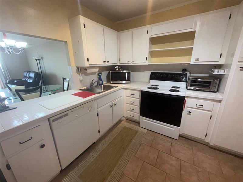 Image 6 of 33 For 427 Golden Isles Dr 14b