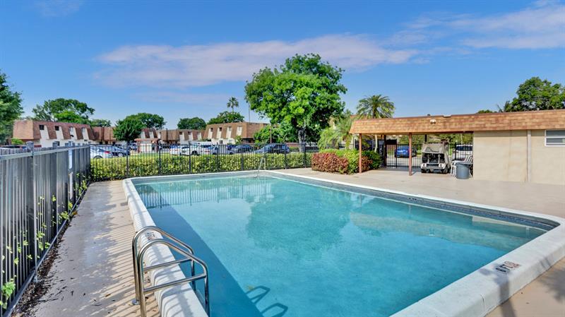 Image 13 of 18 For 219 San Remo Blvd  219