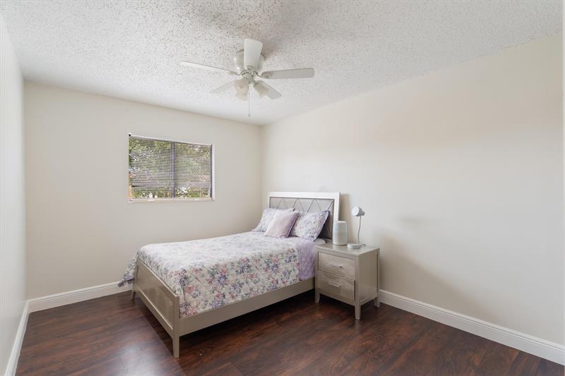 Image 7 of 18 For 219 San Remo Blvd  219