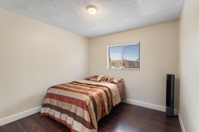 Image 9 of 18 For 219 San Remo Blvd  219