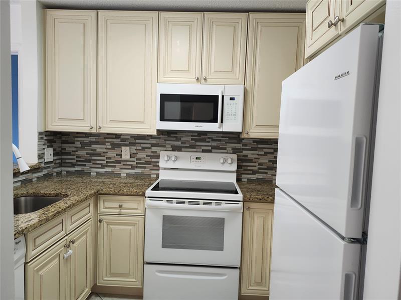 Image 14 of 35 For 501 8th St  103