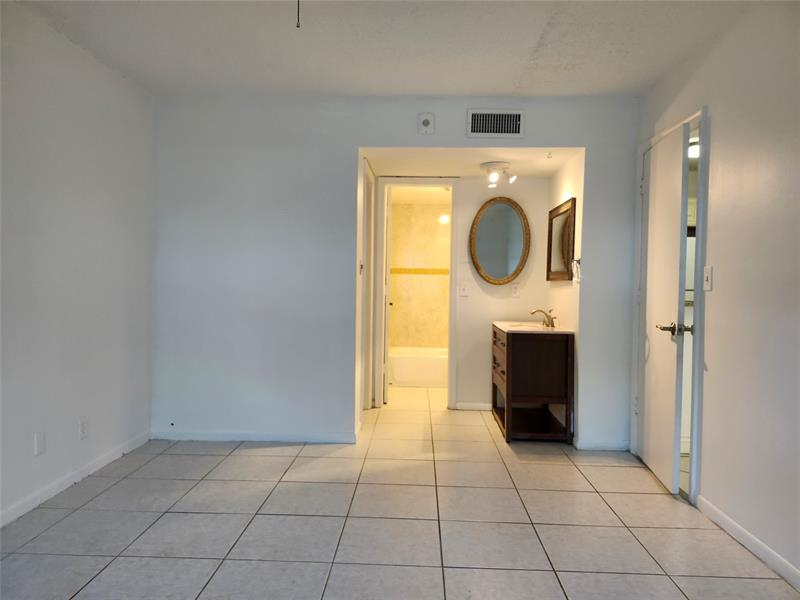 Image 18 of 35 For 501 8th St  103