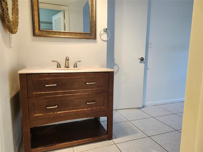 Image 23 of 35 For 501 8th St  103