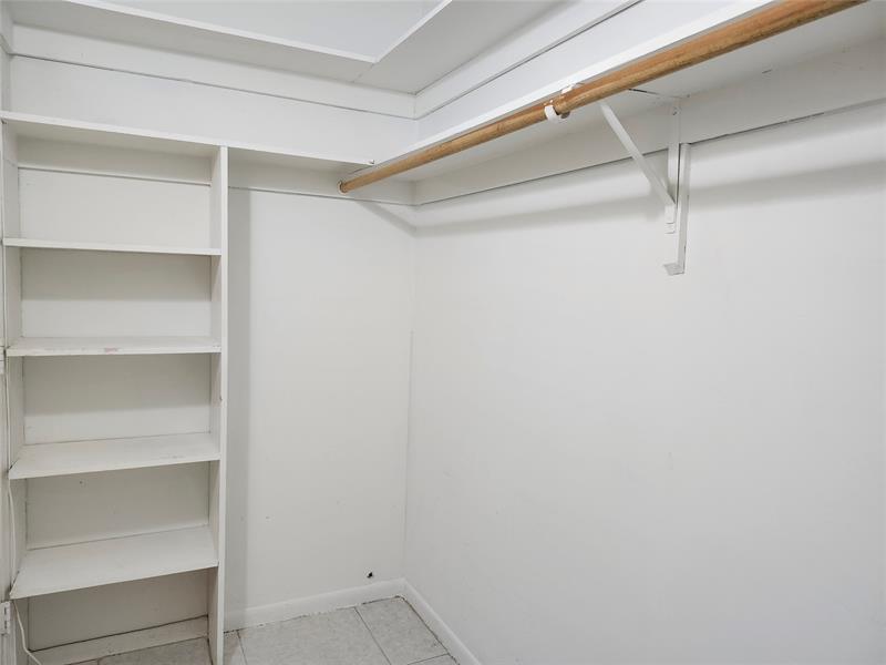 Image 26 of 35 For 501 8th St  103