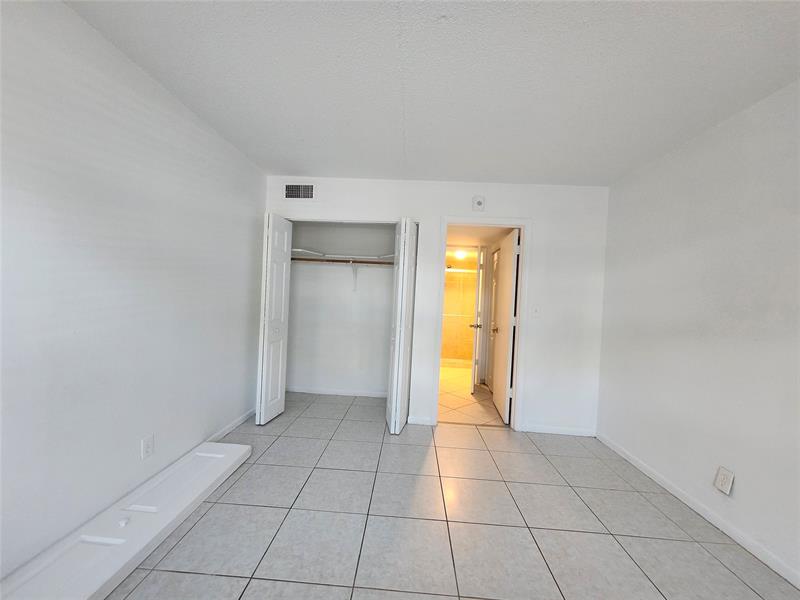 Image 27 of 35 For 501 8th St  103