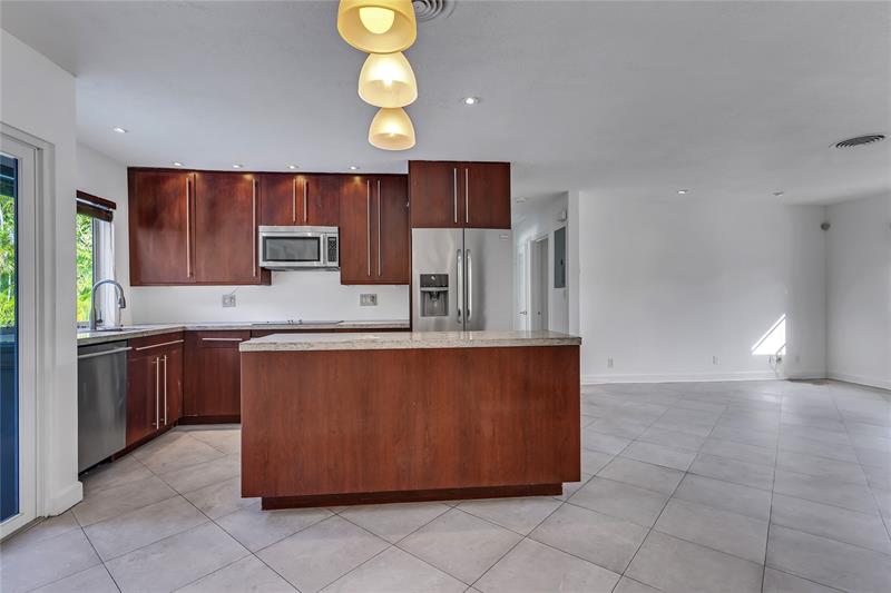 Image 12 of 37 For 2031 39th Ct