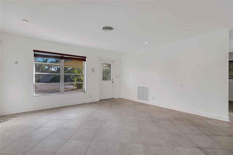 Image 15 of 37 For 2031 39th Ct