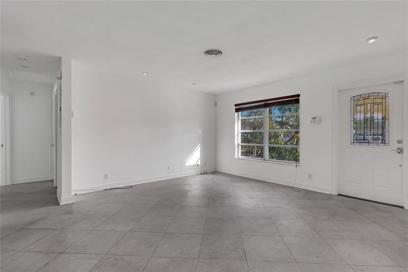 Image 16 of 37 For 2031 39th Ct