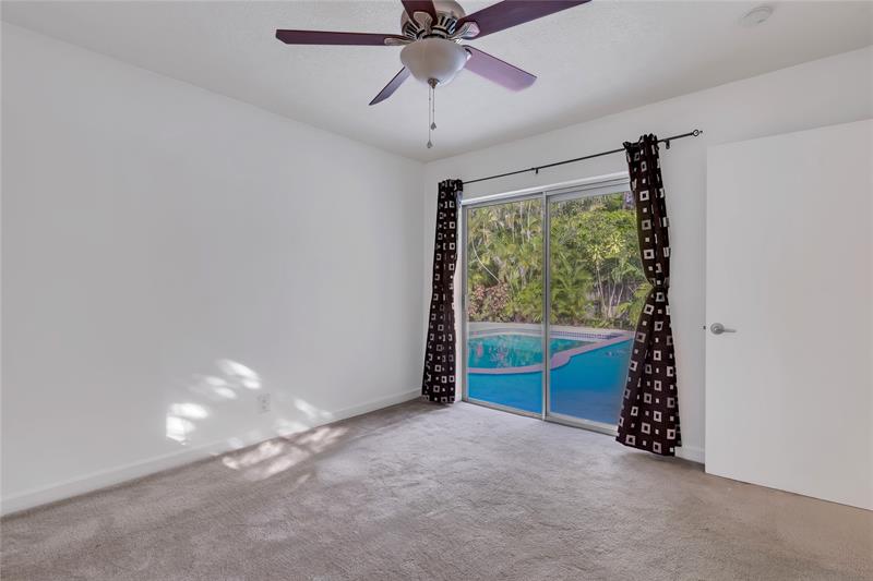 Image 18 of 37 For 2031 39th Ct