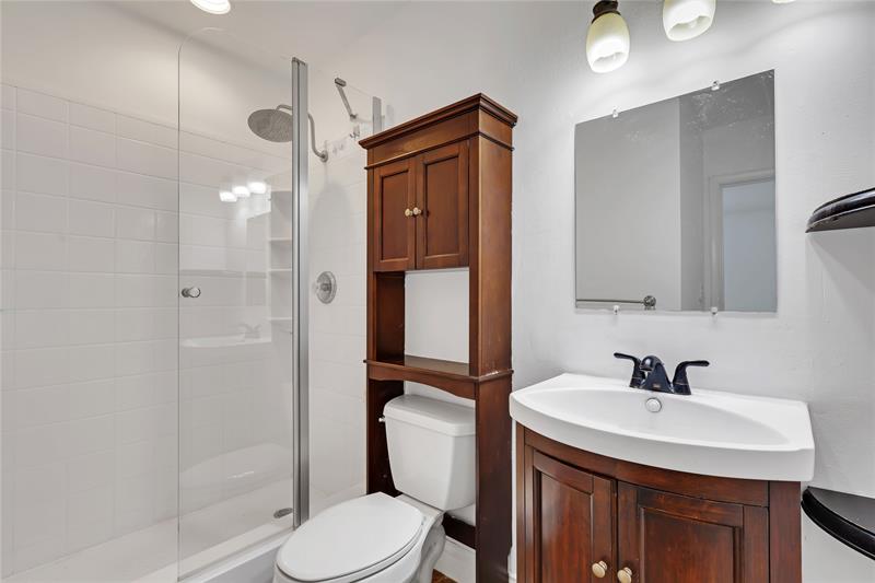 Image 19 of 37 For 2031 39th Ct