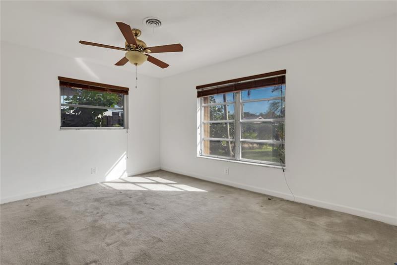 Image 20 of 37 For 2031 39th Ct