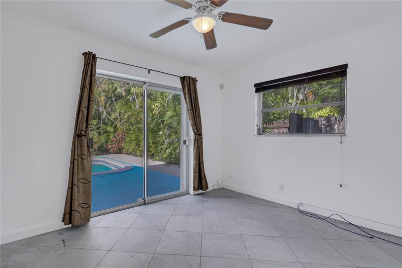 Image 22 of 37 For 2031 39th Ct