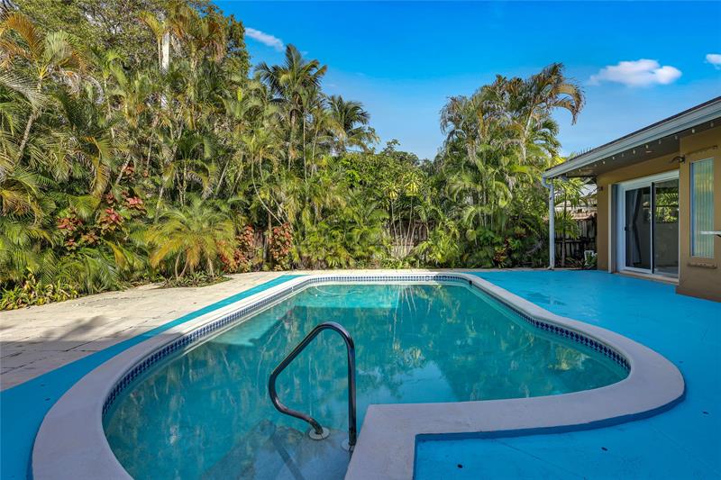 Image 6 of 37 For 2031 39th Ct