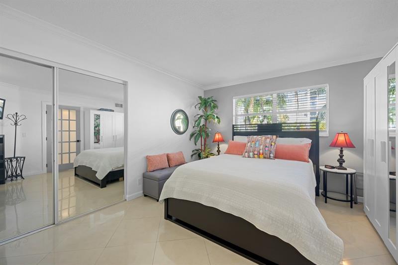 Image 10 of 40 For 2081 Ocean Dr  208