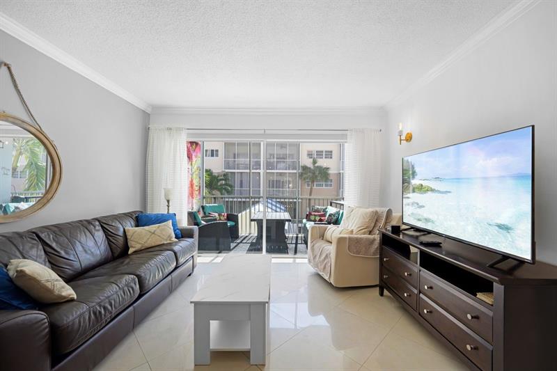 Image 14 of 40 For 2081 Ocean Dr  208