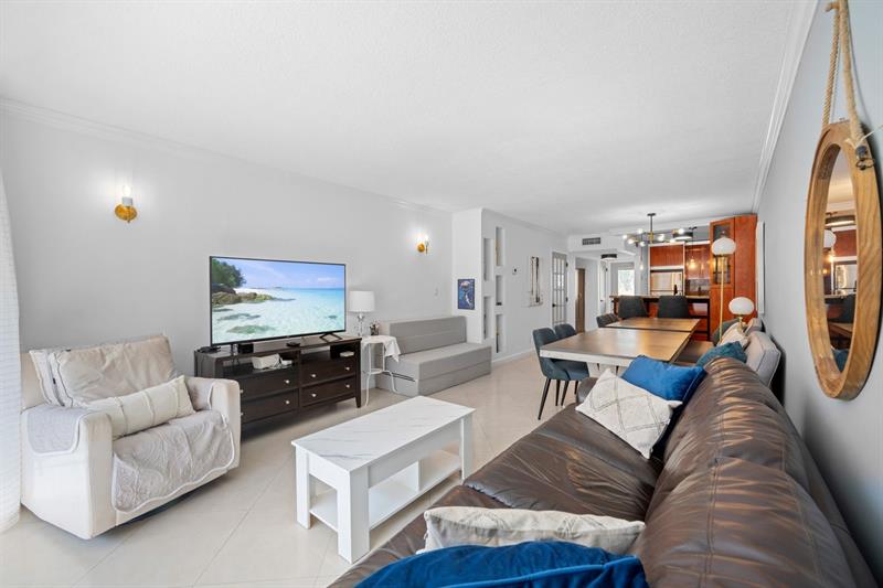 Image 15 of 40 For 2081 Ocean Dr  208