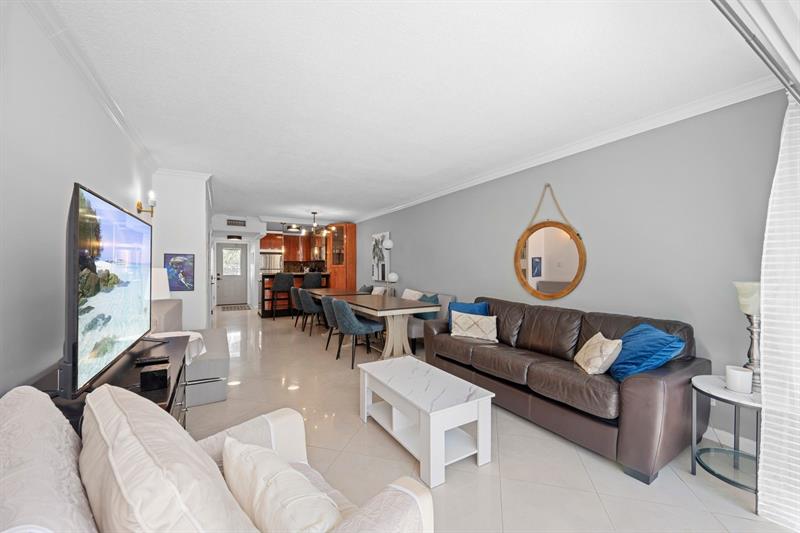 Image 16 of 40 For 2081 Ocean Dr  208