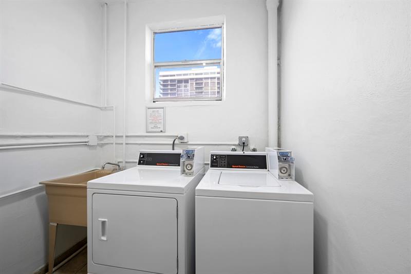 Image 22 of 40 For 2081 Ocean Dr  208