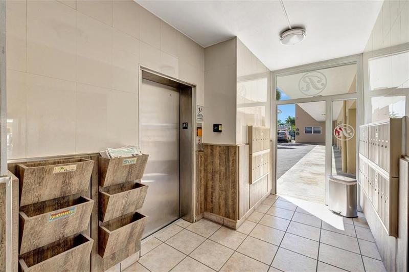 Image 24 of 40 For 2081 Ocean Dr  208