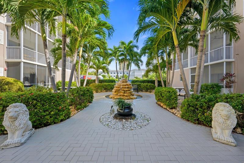 Image 26 of 40 For 2081 Ocean Dr  208