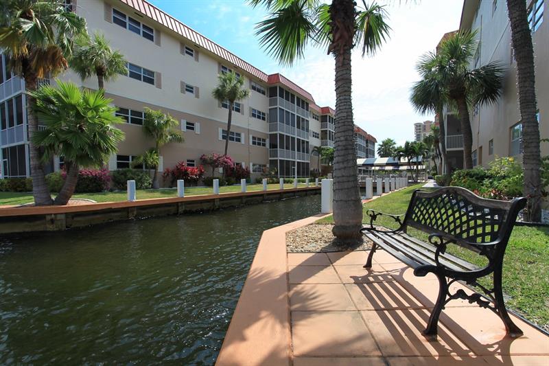 Image 34 of 40 For 2081 Ocean Dr  208