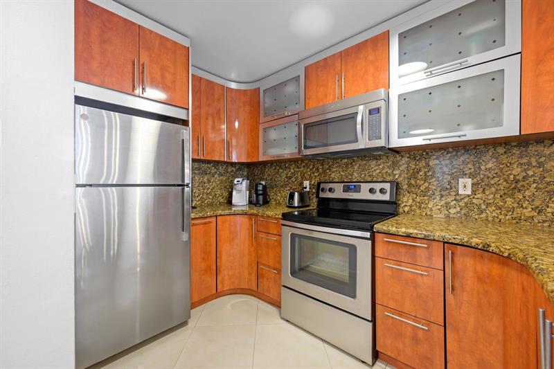 Image 4 of 40 For 2081 Ocean Dr  208