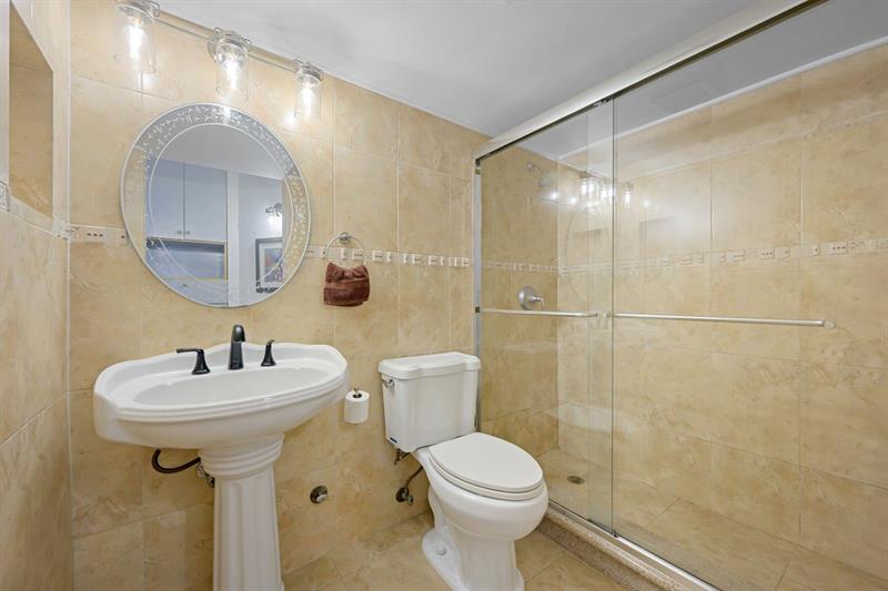 Image 8 of 40 For 2081 Ocean Dr  208