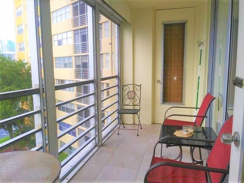 Image 14 of 20 For 100 Golden Isles Dr  511