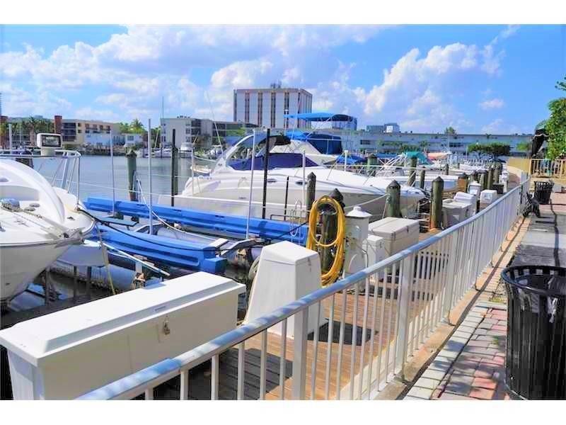 Image 16 of 20 For 100 Golden Isles Dr  511