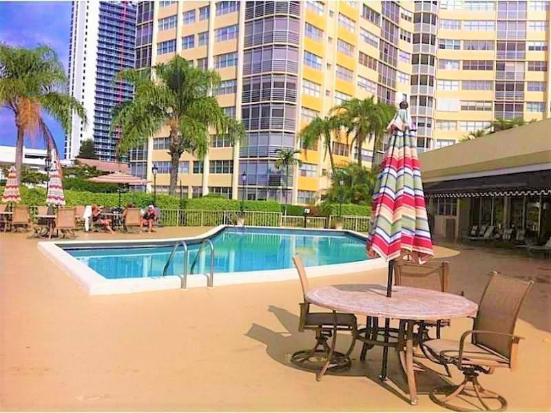 Image 17 of 20 For 100 Golden Isles Dr  511