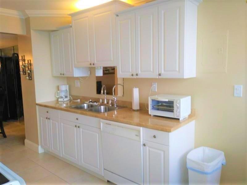 Image 3 of 20 For 100 Golden Isles Dr  511