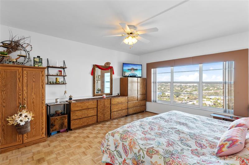 Image 12 of 24 For 3750 Galt Ocean Dr  1408