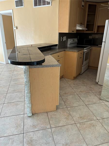 Image 4 of 10 For 3040 16th Ave  A210