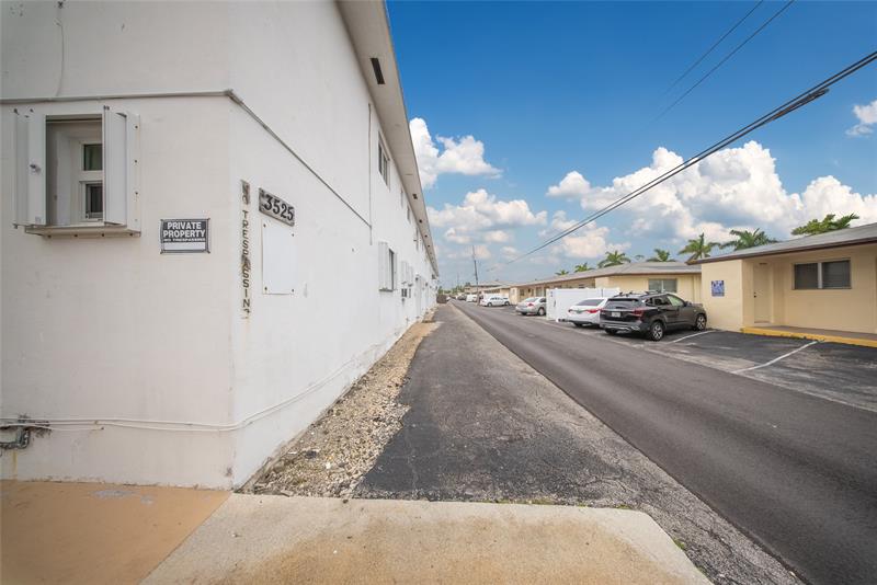 Image 17 of 24 For 3525 Tyler St  9