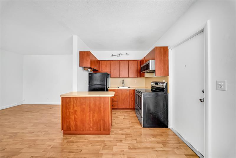 Image 5 of 24 For 3525 Tyler St  9