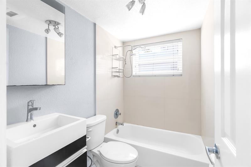 Image 14 of 29 For 416 15th Ave  3