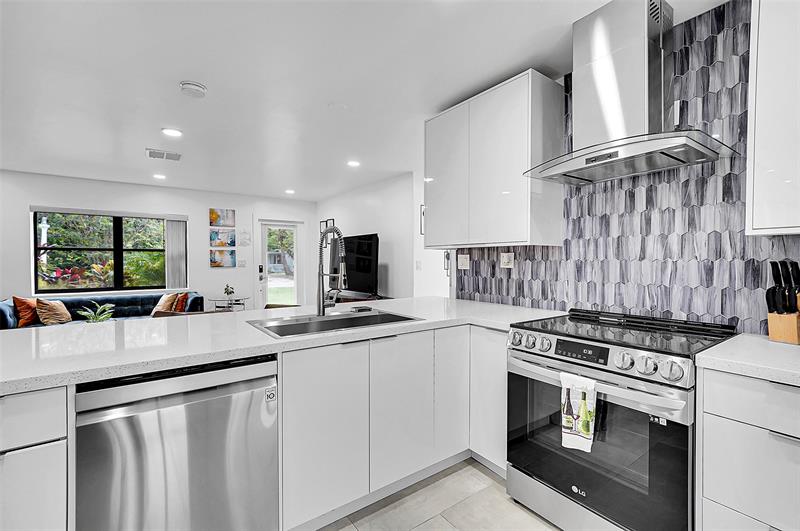 Image 19 of 48 For 400 26th Dr  