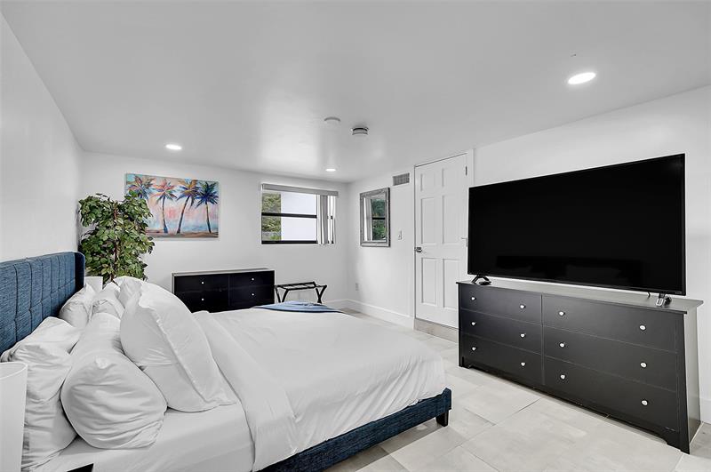 Image 31 of 48 For 400 26th Dr  