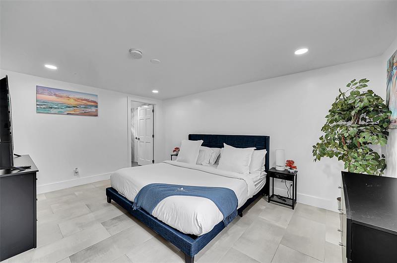 Image 32 of 48 For 400 26th Dr  