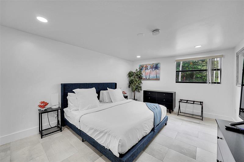 Image 34 of 48 For 400 26th Dr  