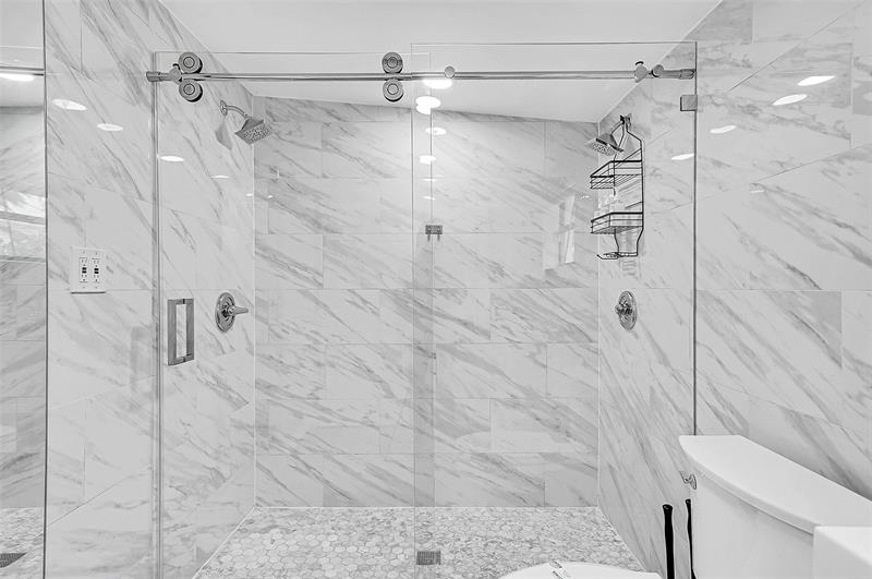 Image 36 of 48 For 400 26th Dr  