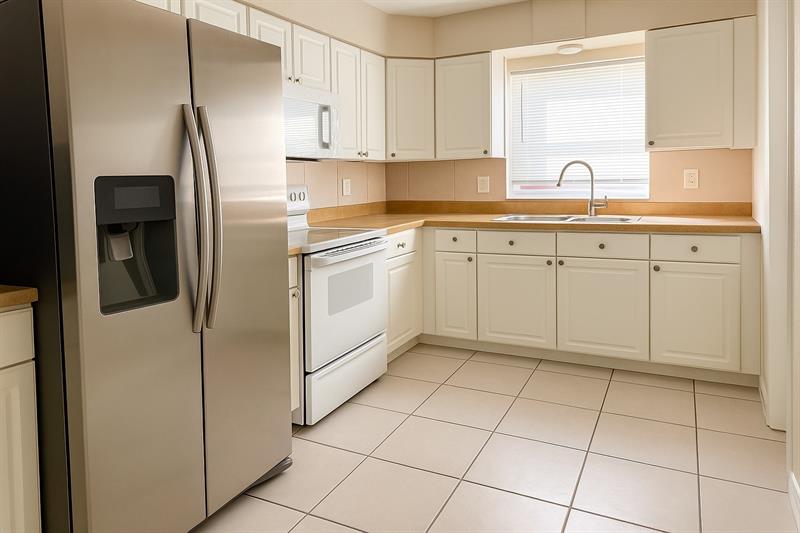 Image 4 of 14 For 6721 Mcclellan St