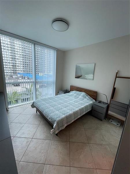 Image 24 of 35 For 1945 Ocean Dr  505