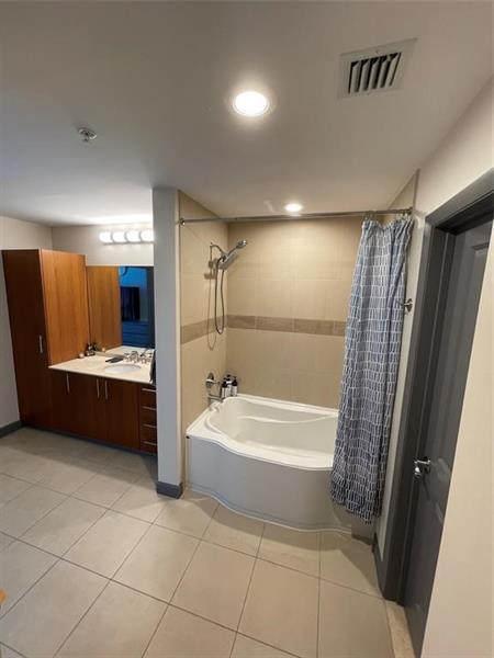 Image 28 of 35 For 1945 Ocean Dr  505