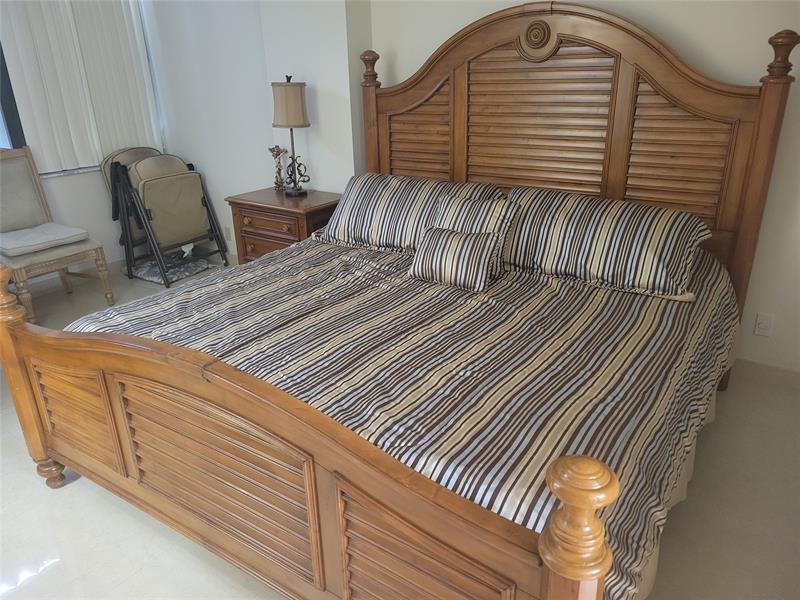 Image 18 of 34 For 2401 Ocean Dr  1108