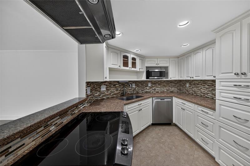 Image 10 of 16 For 2100 Ocean Dr 11-l