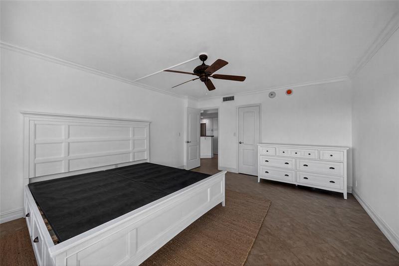 Image 14 of 16 For 2100 Ocean Dr 11-l